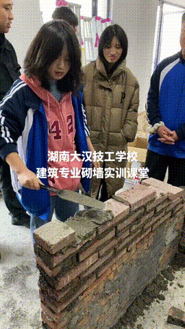 孩子回家吧 爸三十年的老瓦工，比他教的好