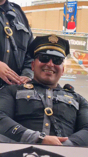 给两位警官画个像