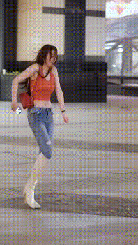 ​这么冷的天，妹子的内心是一团火啊！