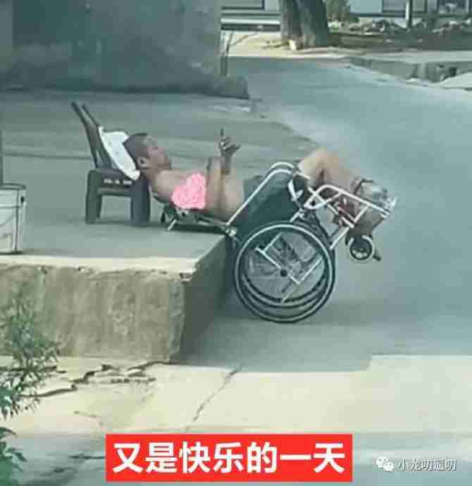 “女生穿渔网袜出门千万要小心！否则……”看到照片后人傻了！