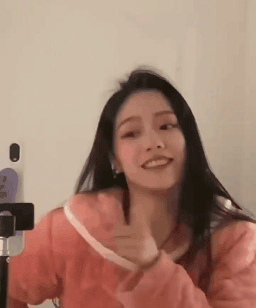 甩头变身！......